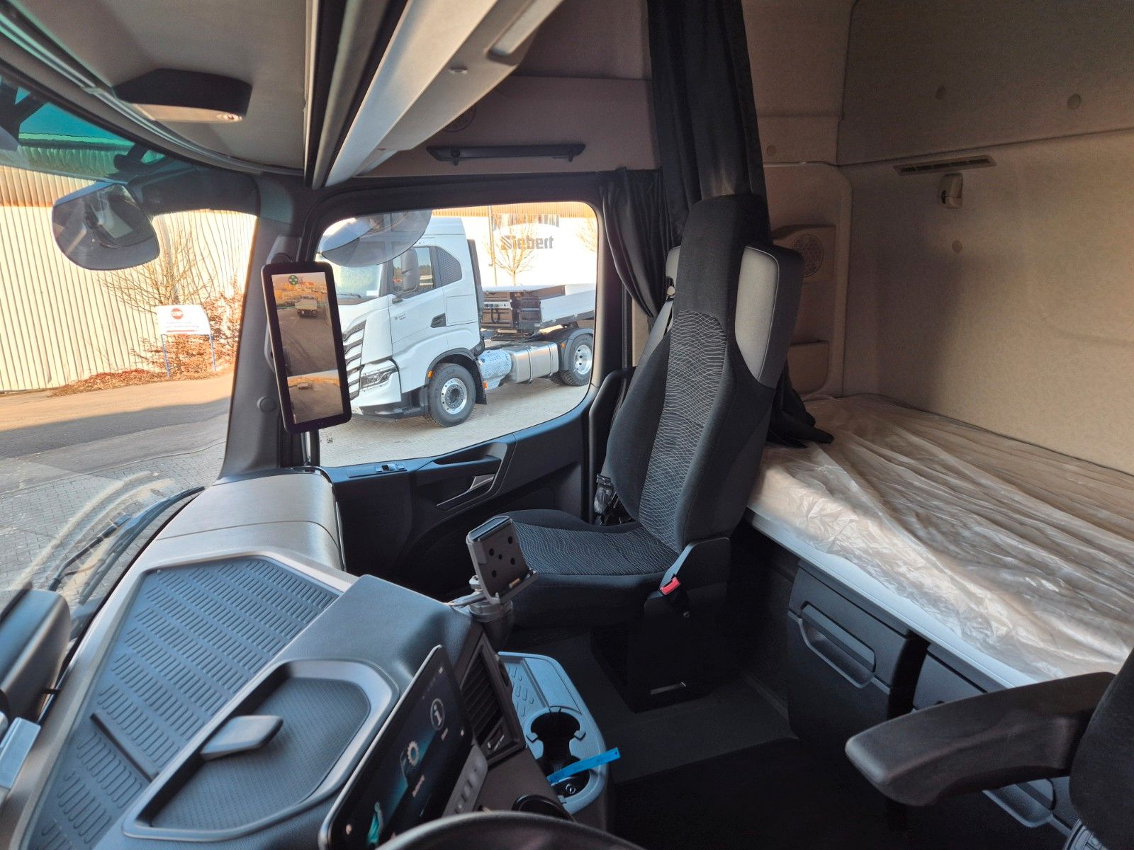 Fahrzeugabbildung Mercedes-Benz Actros 1848 LS Öl-Retarder Standklima BigSpace