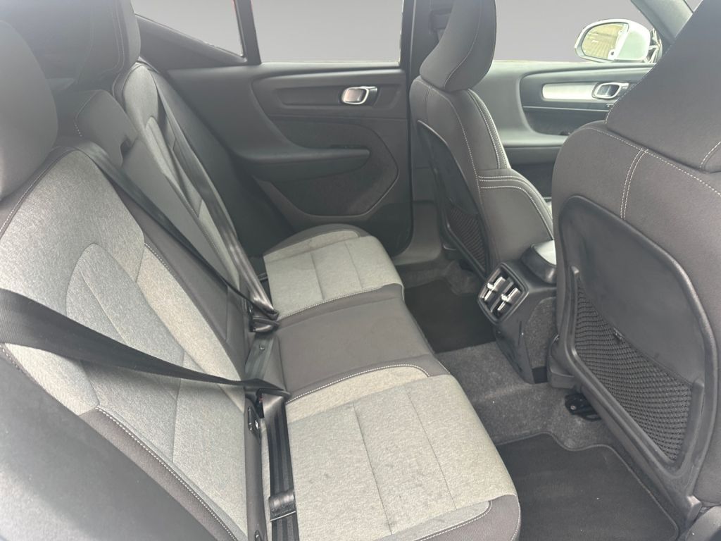 VOLVO XC40 B3 B DKG Core 360° Sitzkomfort-Paket VOLVO XC40 B3 B DKG Core 360° Sitzkomfort-Paket