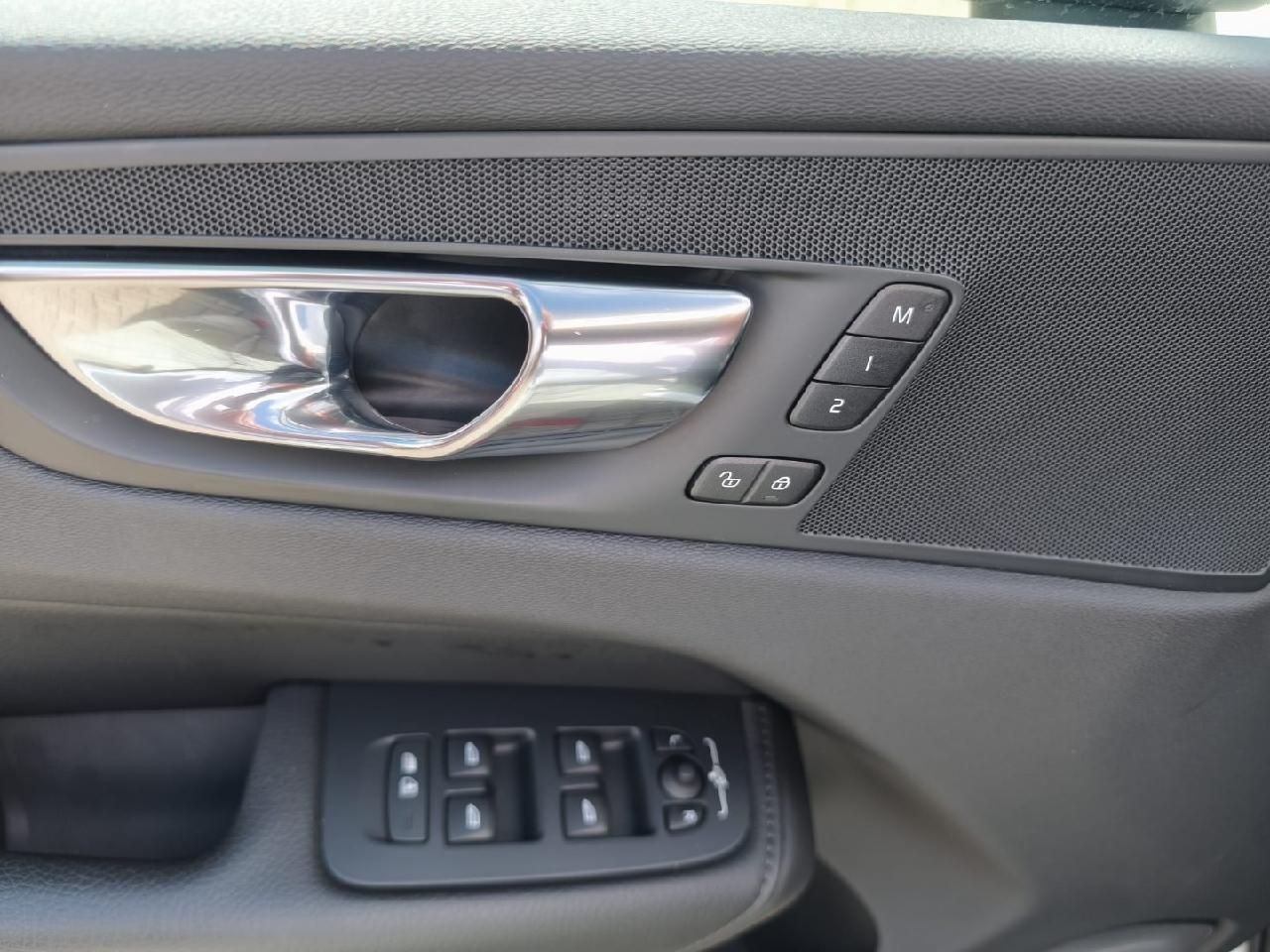 Fahrzeugabbildung Volvo XC60 Momentum Pro AWD