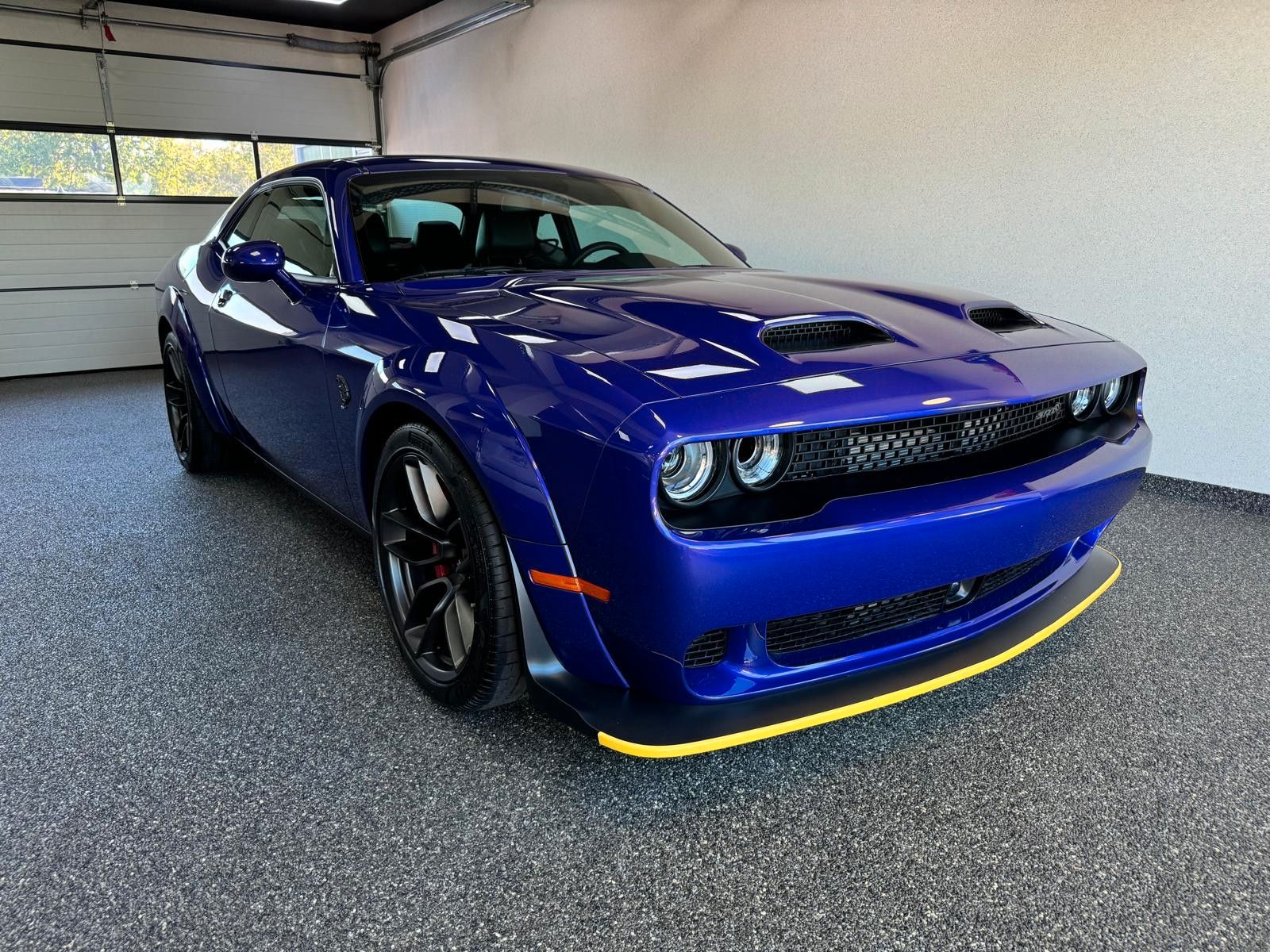 Fahrzeugabbildung Dodge CHALLENGER HELLCAT JAILBREAK-LAGUNA-WAVE CARBON