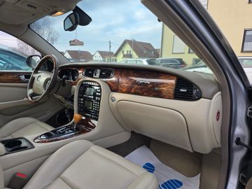 Jaguar XJ6 - 11
