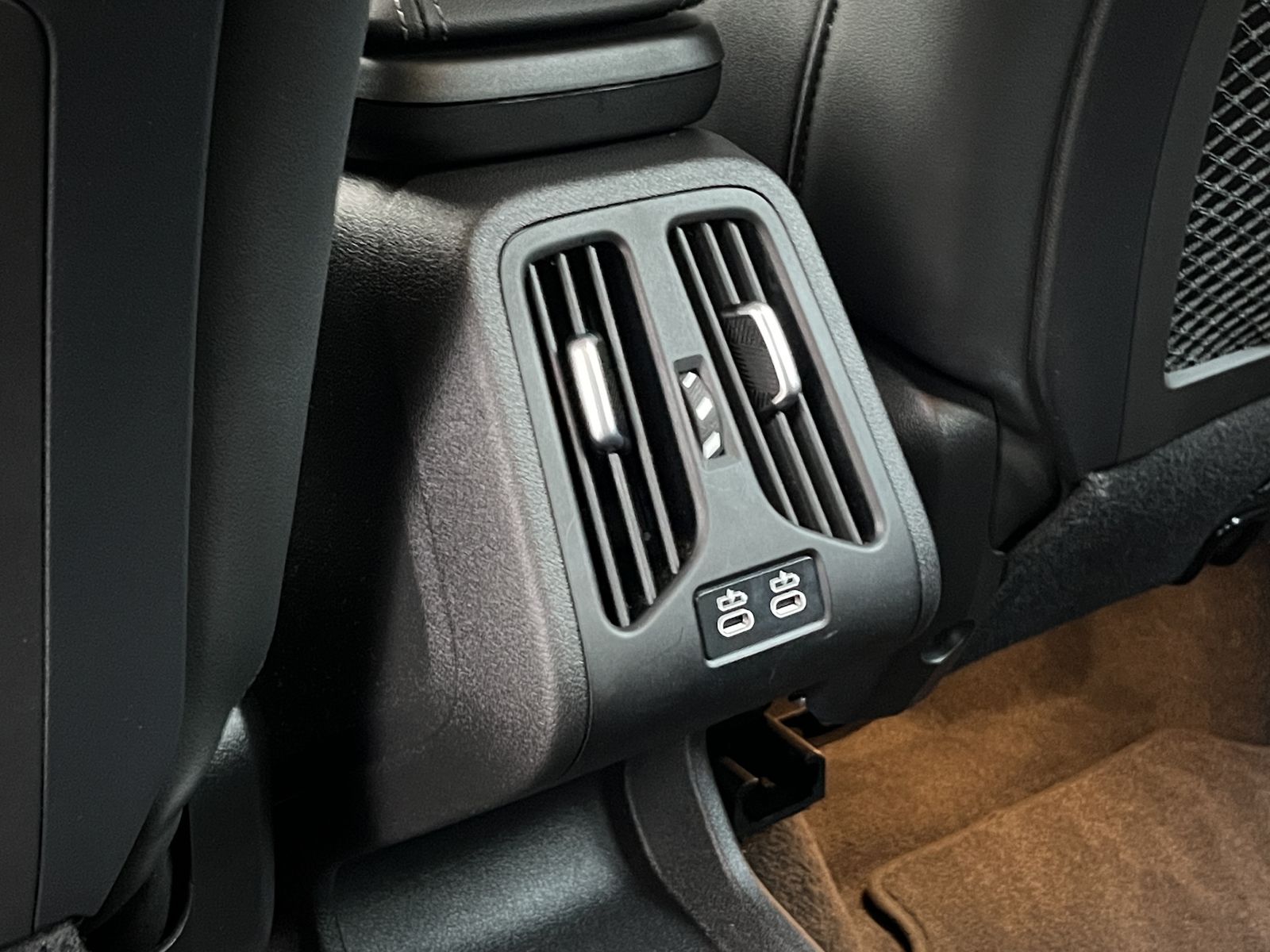 Fahrzeugabbildung BMW X1 18d sDrive*xLine*NAVI*PDC*KAMERA*u.v.m**