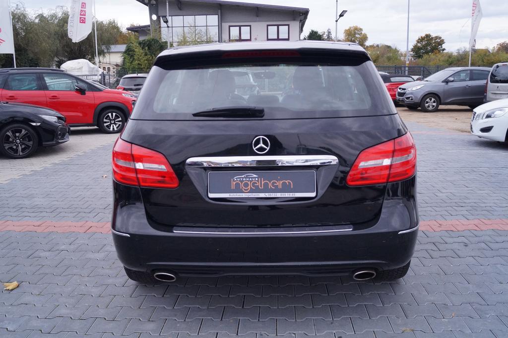 Mercedes-Benz B 180