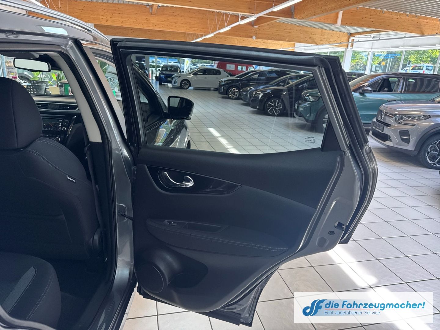 Fahrzeugabbildung Nissan Qashqai Zama Panorama Navi 360 Kamera Mehrzonenk