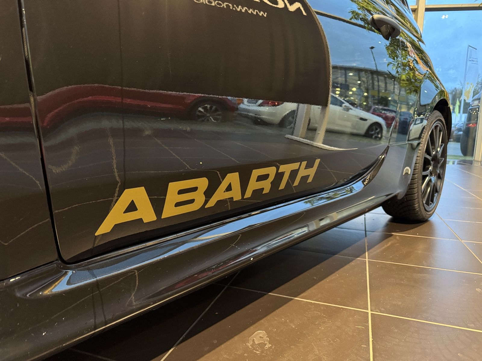 Fahrzeugabbildung Abarth 595C  Scorpioneoro SHZ NAVI ALU