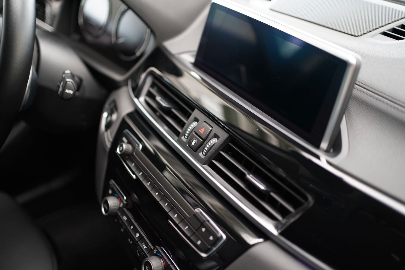 Fahrzeugabbildung BMW X1 xDrive20iA Sport Line +LED+Parkassistent+HiFi