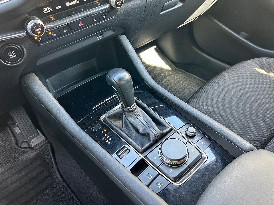 Fahrzeugabbildung Mazda 3 SKY-G 150 6AG SELECTION NAV+KAMERA+LED+18ZOLL+