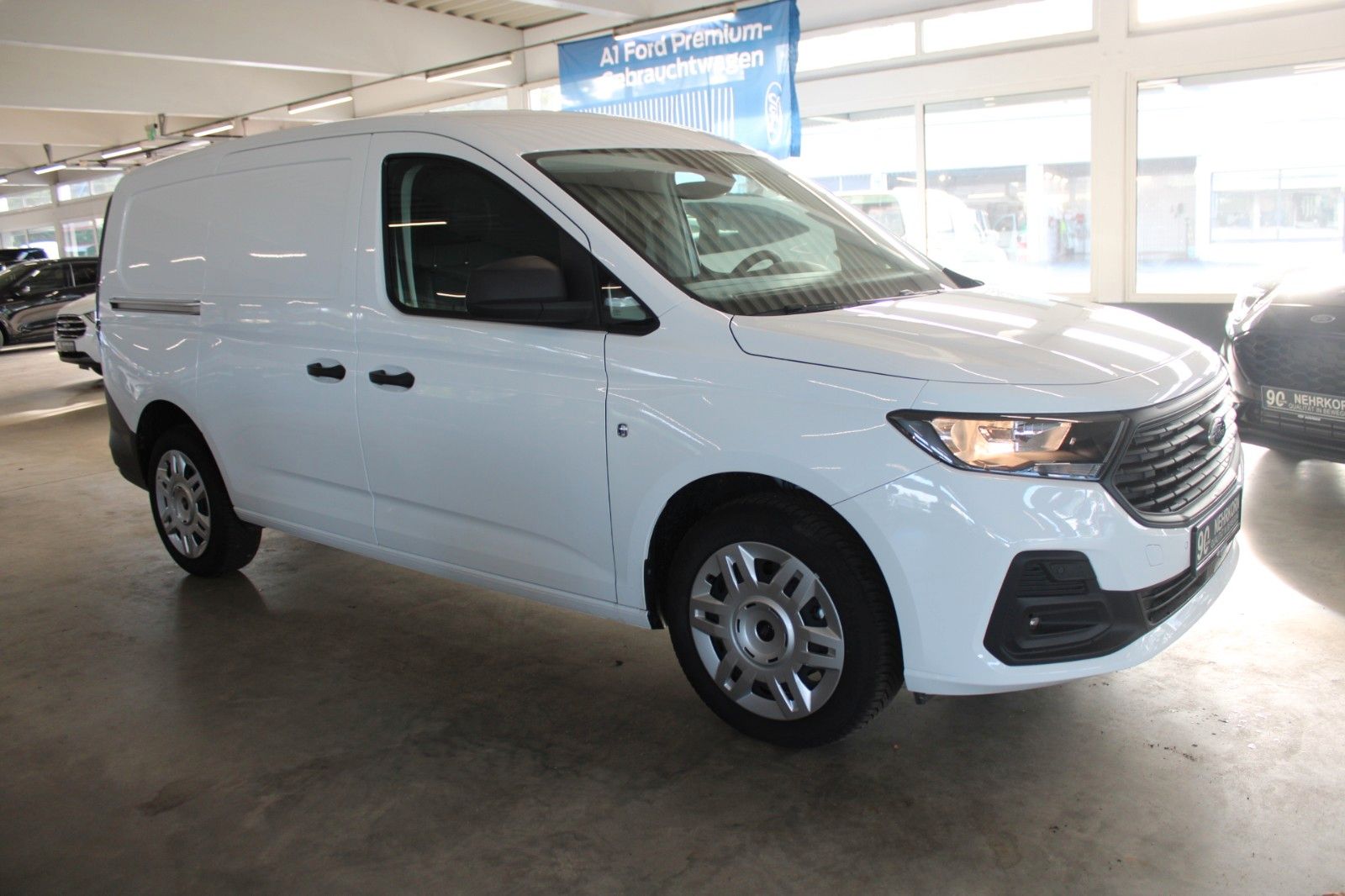 Fahrzeugabbildung Ford Transit Connect TREND L2 Lang AHK IACC NAVI uvm.