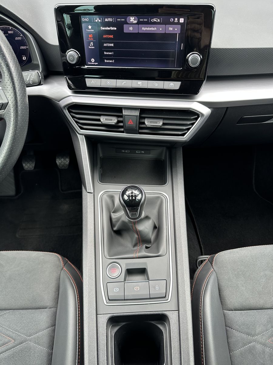 Fahrzeugabbildung SEAT Leon 2.0 TDI FR LED+ACC+SHZ+VCOCKPIT+CARPLAY+PP
