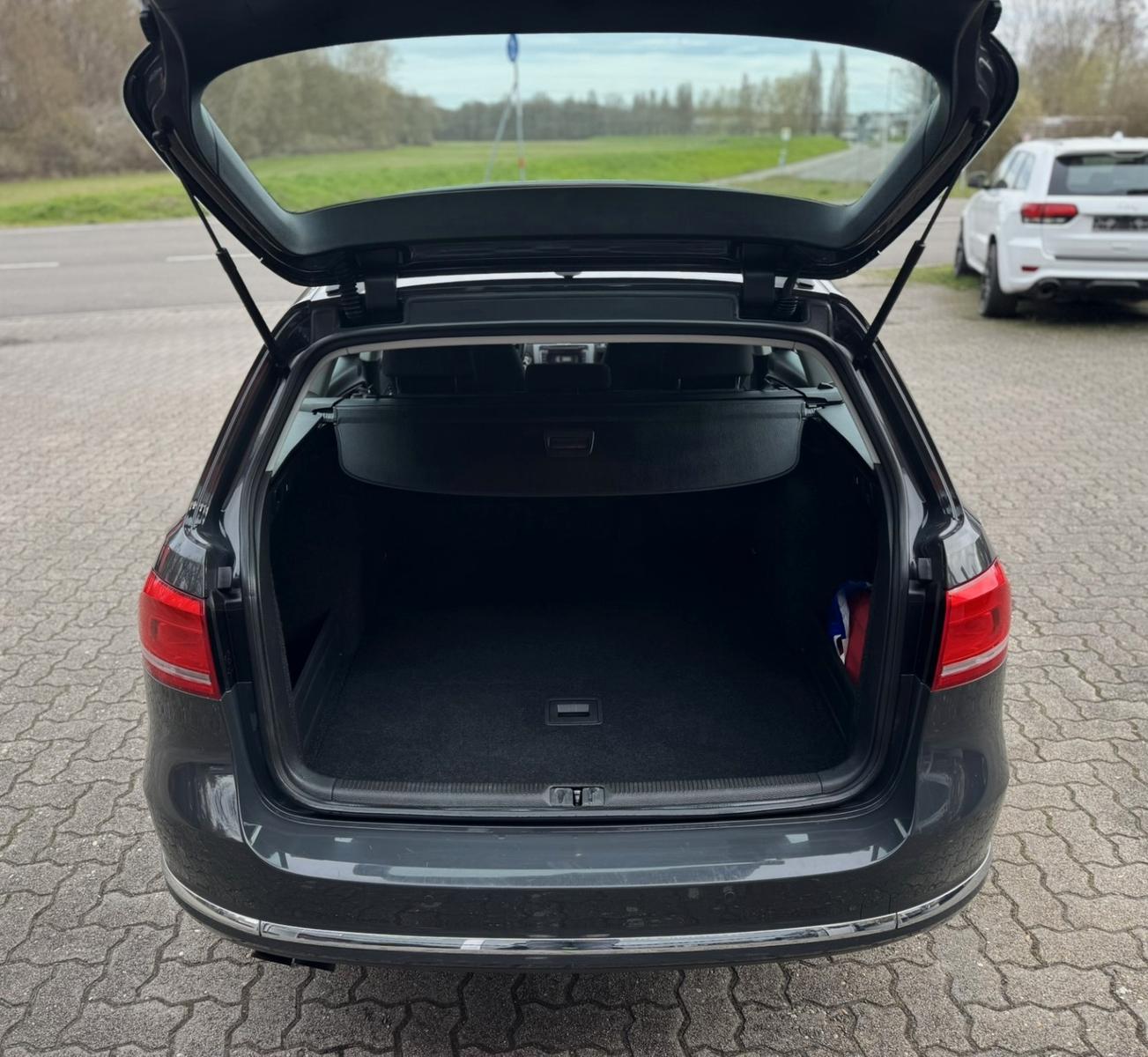 Volkswagen Passat 2012 — photo 13