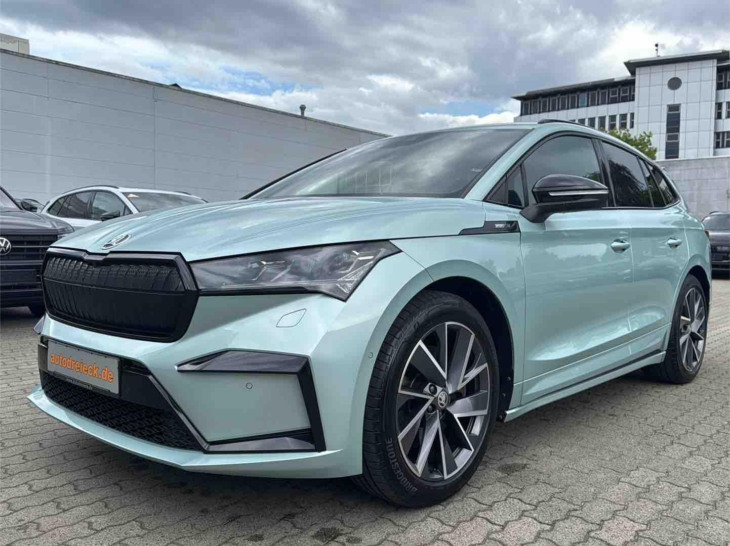 Skoda Enyaq 80 Sportline ACC AHK WÄRMEPUMPE e-SITZ KAM
