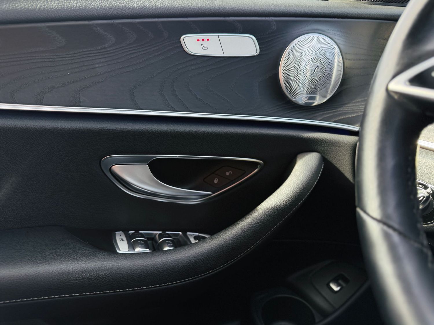 Fahrzeugabbildung Mercedes-Benz E 300 T de AVANTGARDE-NIGHT, Distronic, RFK, AHK