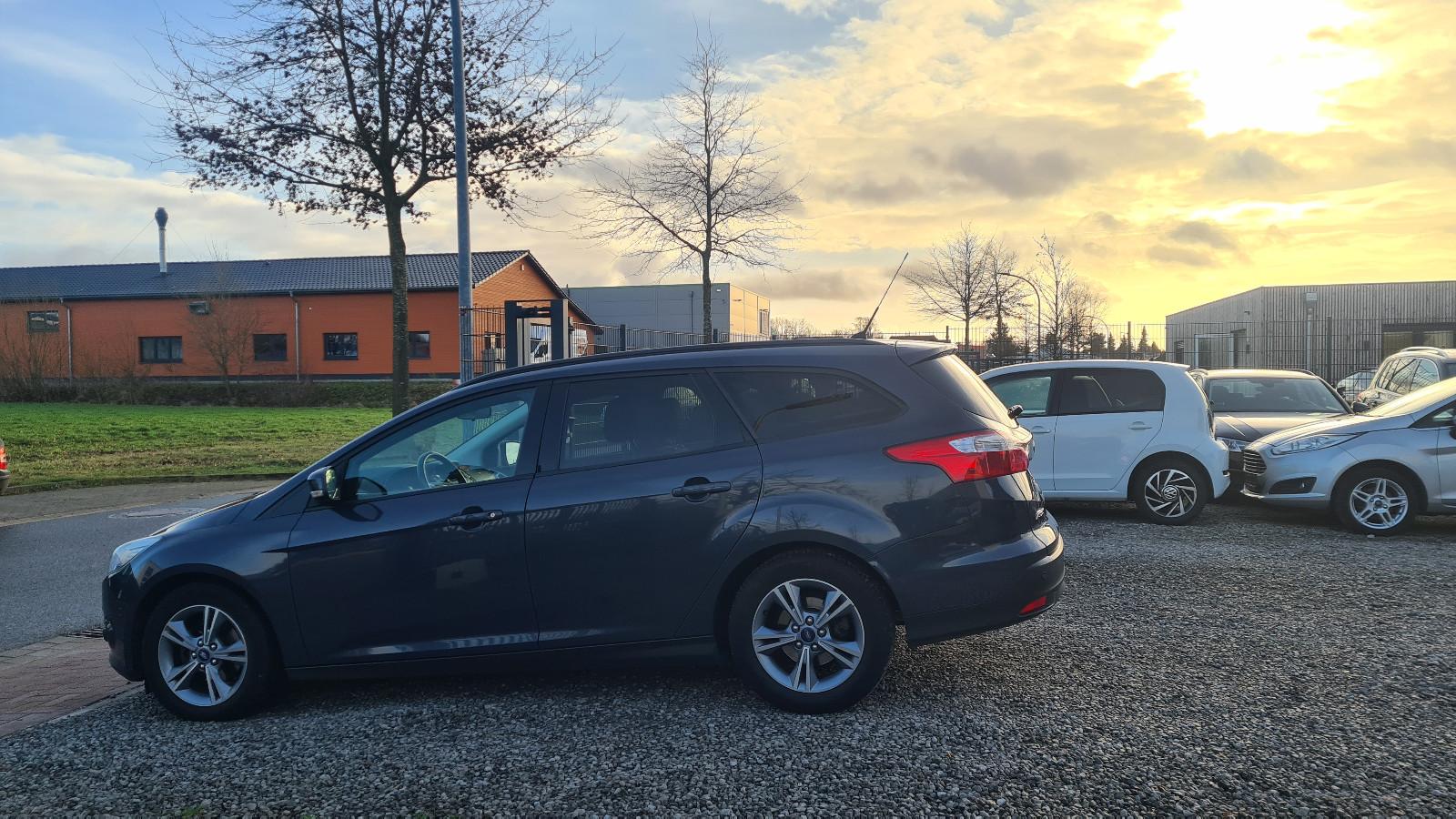 Ford Focus 2013 — rear view