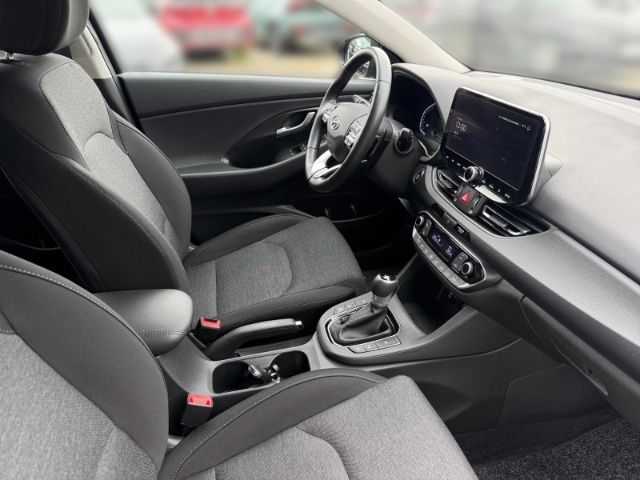 Fahrzeugabbildung Hyundai i30 1.5 cw Trend +KLIMA+NAVI+PDC+RFK+DAB+UVM+