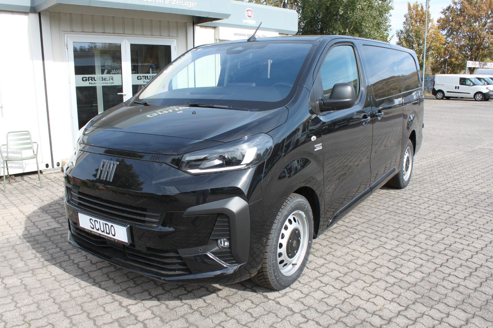 Fahrzeugabbildung Fiat Scudo XL Multicab Webasto/Full-LED 6-Sitzer