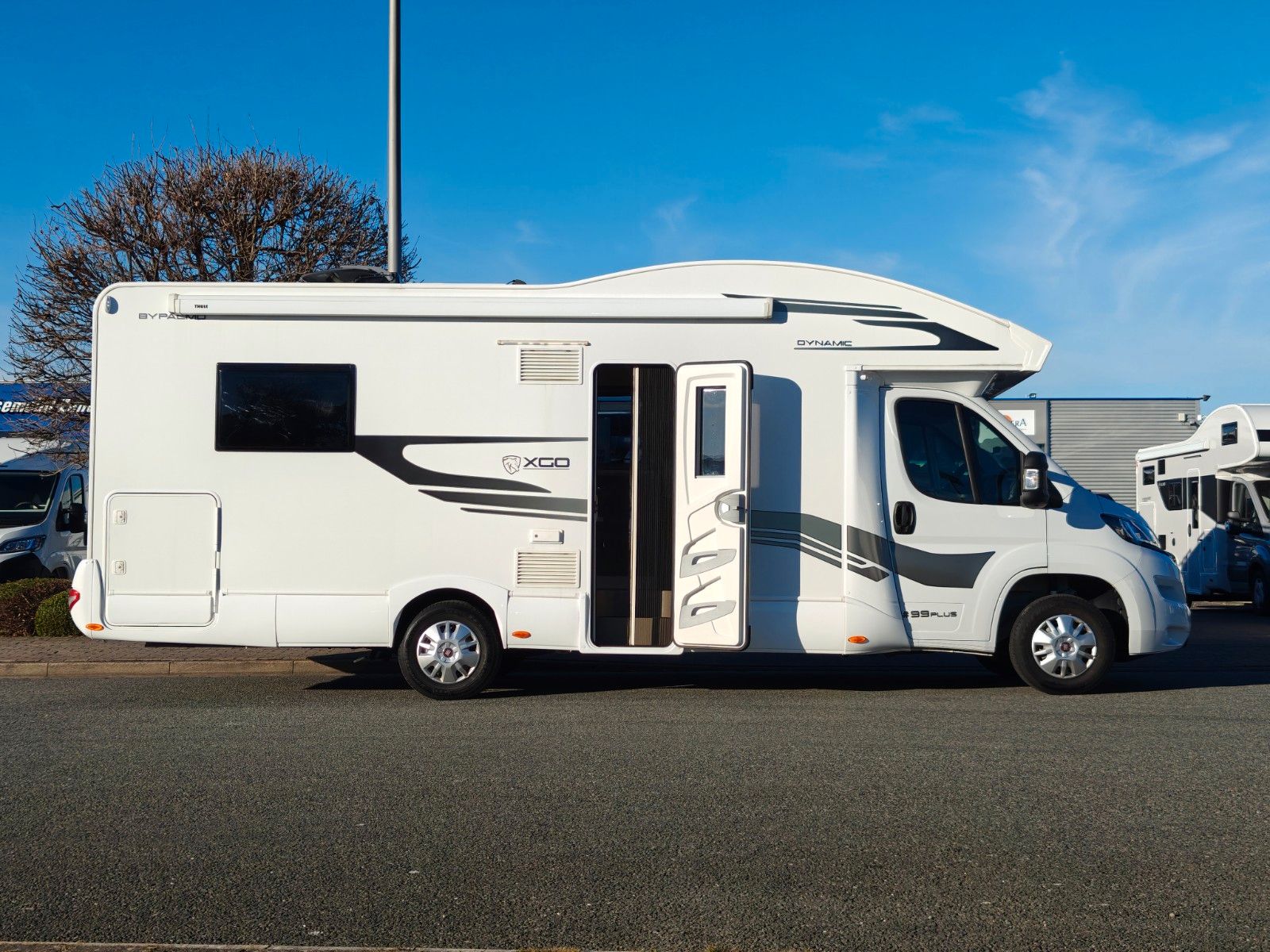 Fahrzeugabbildung XGO Dynamic 99 P + Hubbett, Solar, SAT, TV, Markise