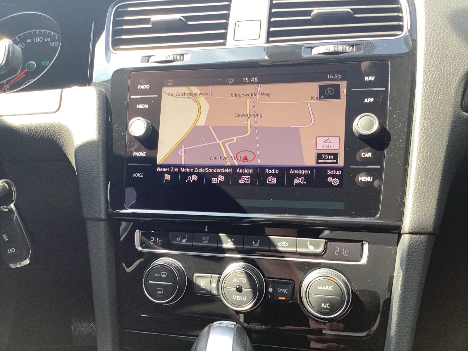 Fahrzeugabbildung Volkswagen Golf VII TSI Highline DSG Standh LED ACC