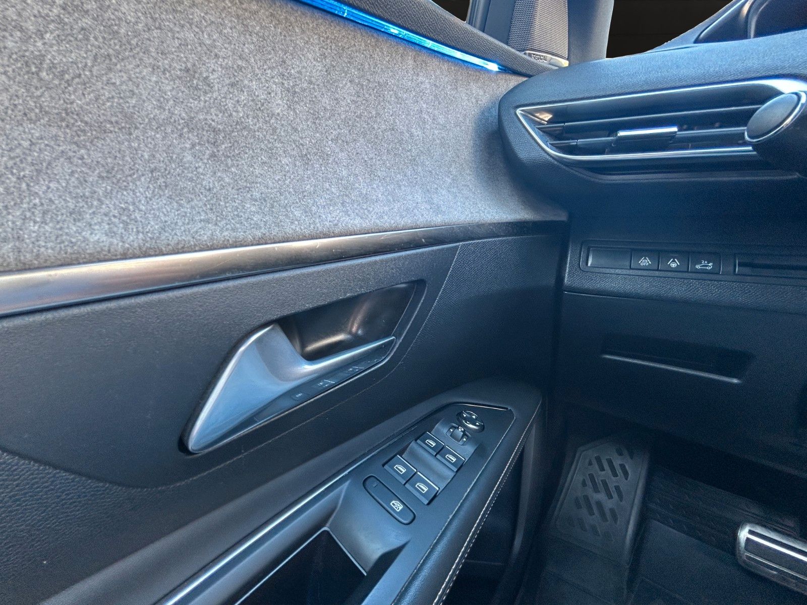 Fahrzeugabbildung Peugeot 3008 GT Automatik/Vollaustattung/8Fachbereift/