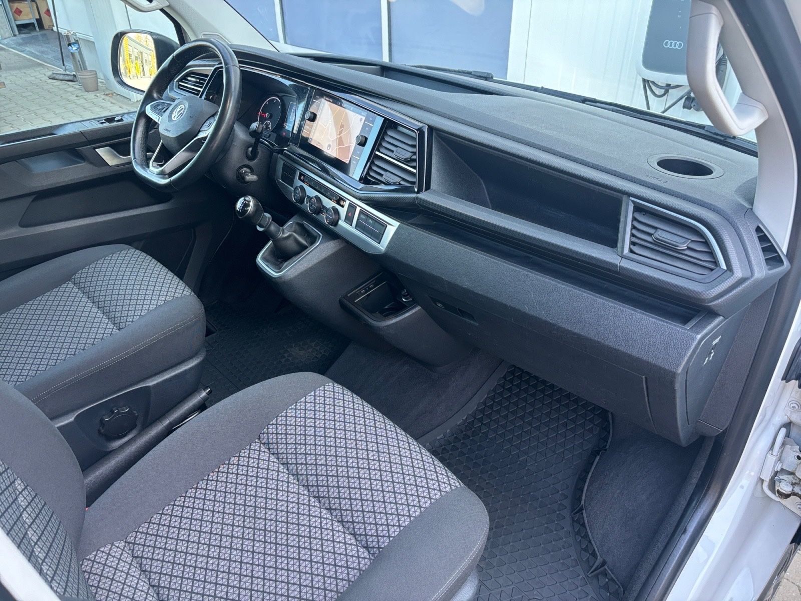Volkswagen T6.1 Multivan 150 PS Navi Sitzh LED ACC 3xKlima foto 15