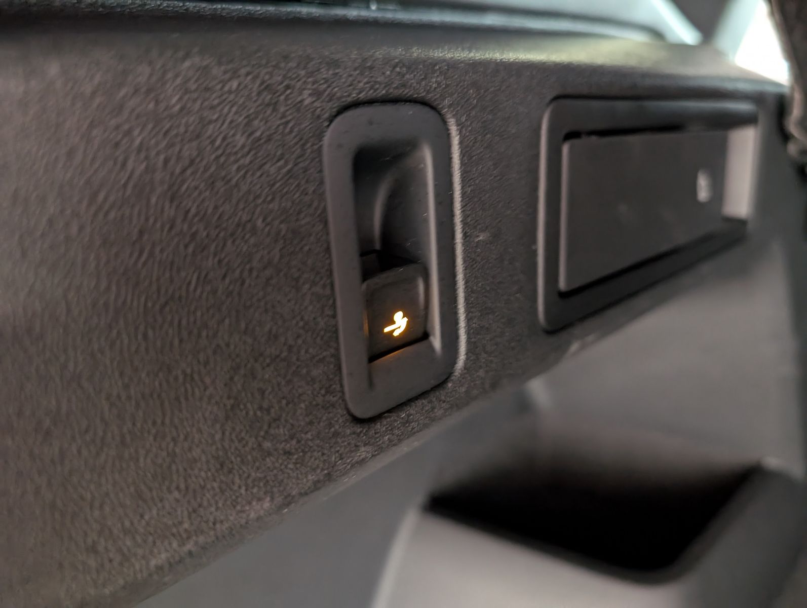 Fahrzeugabbildung Volkswagen Tiguan 2.0TDI R-Line 4M Pano H/K AHK Matrix 20"