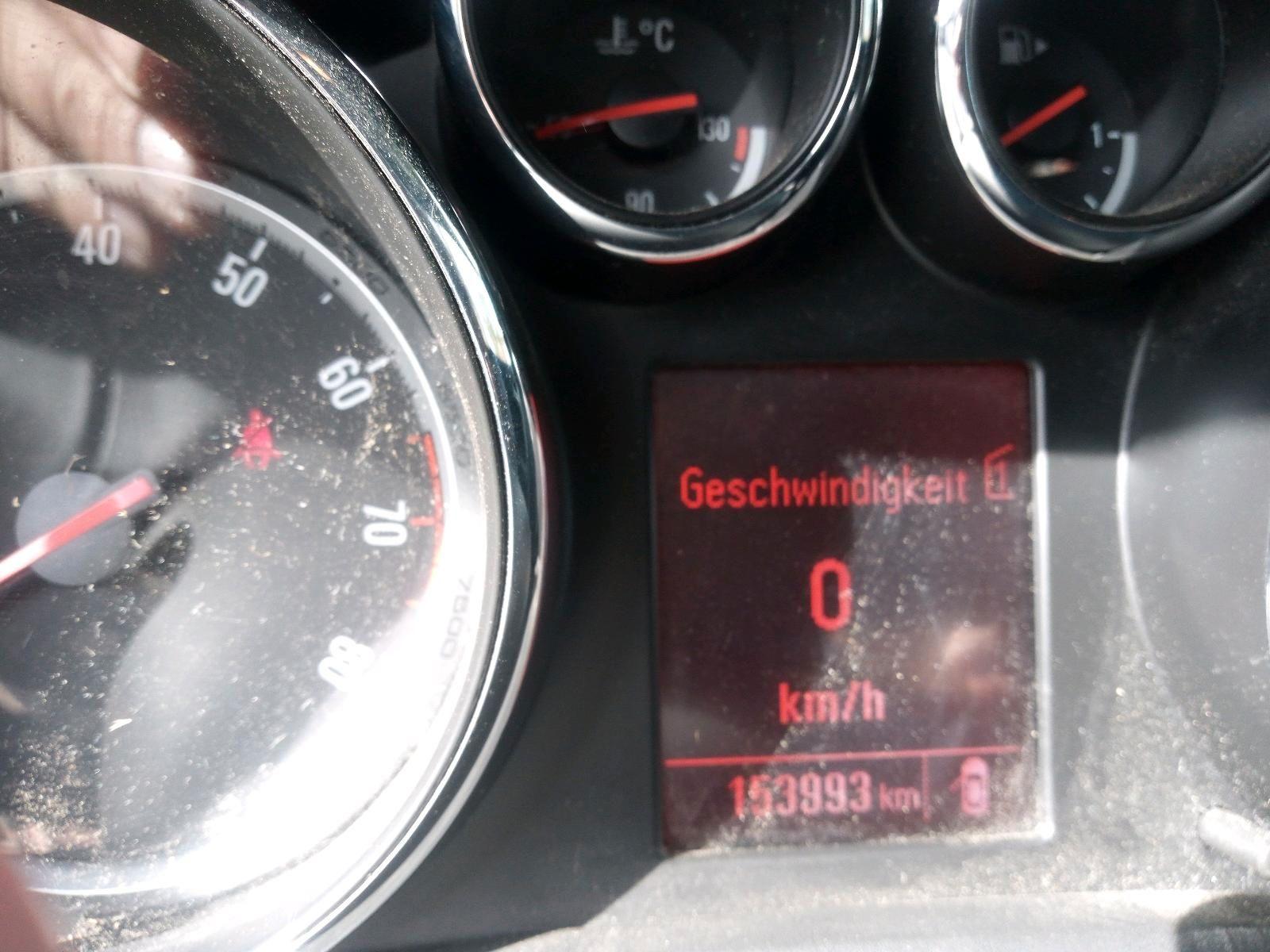 Opel Astra 2012 — photo 9