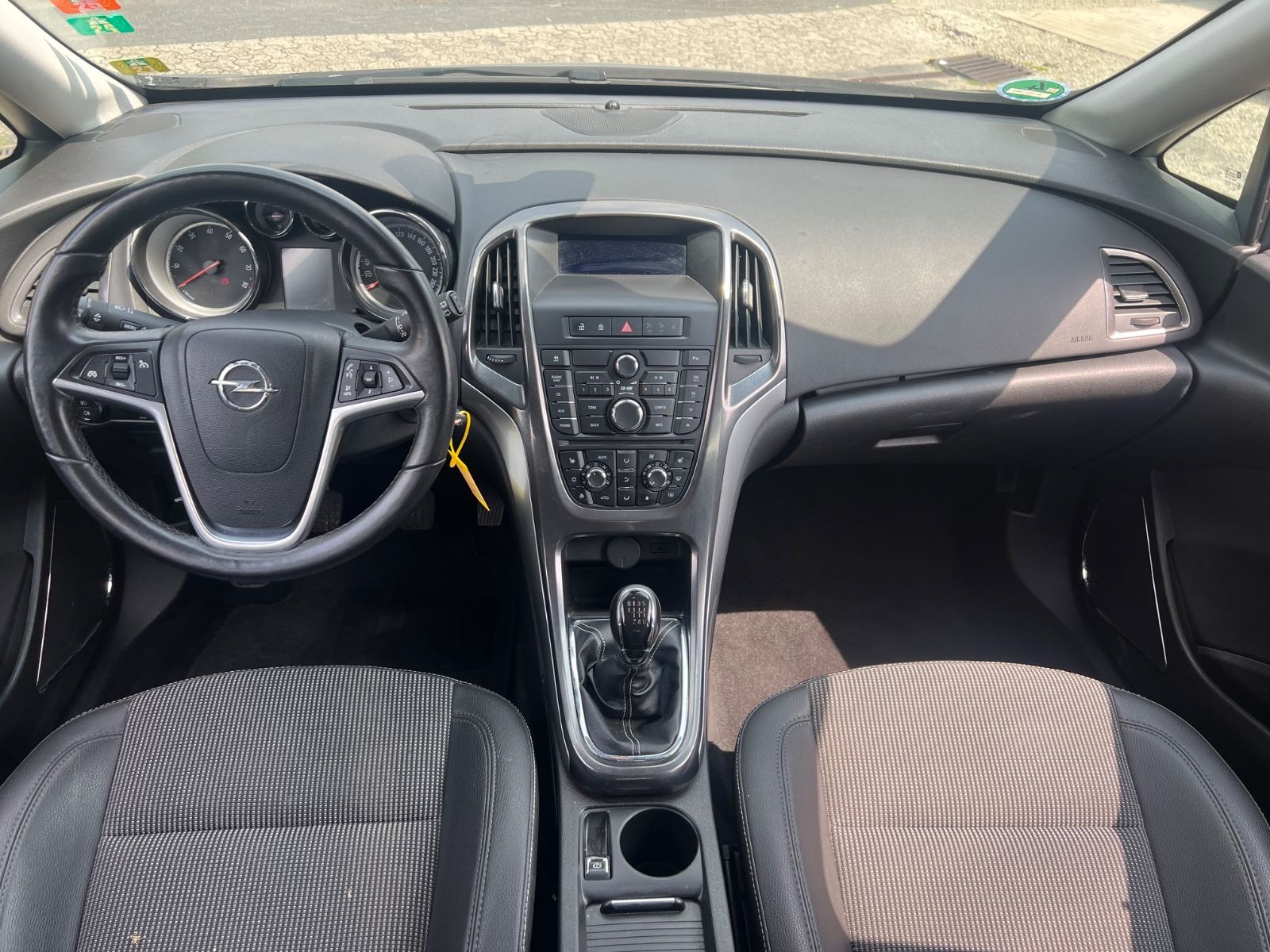 Fahrzeugabbildung Opel Astra J Lim. 5-trg. Innovation