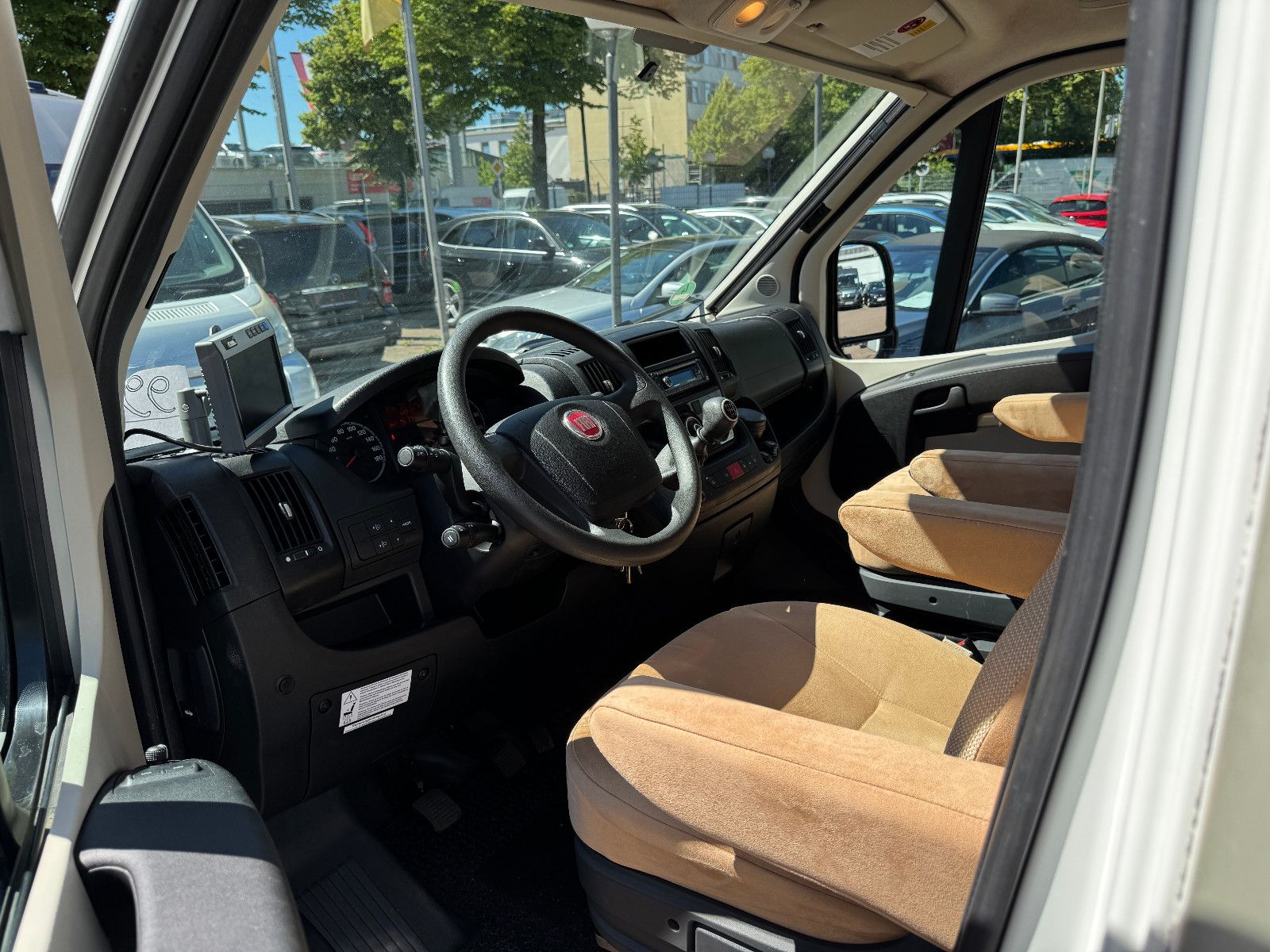 Fahrzeugabbildung HYMER / ERIBA / HYMERCAR T 614 CL 2X2 EXCLUSIVE LINE DUCATO MAXI SOLAR 1H