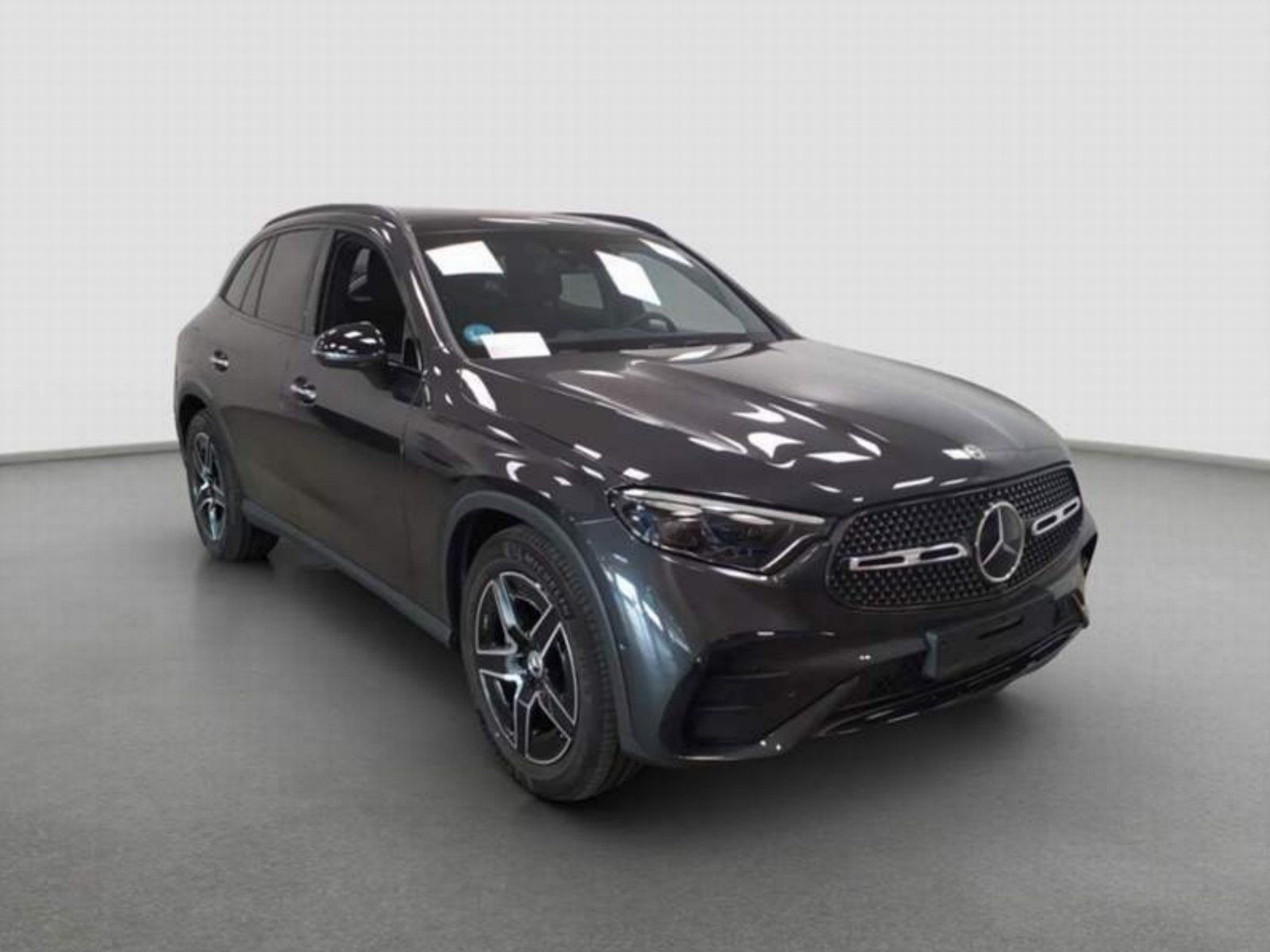 Fahrzeugabbildung Mercedes-Benz GLC450d AMG Prem+ DISTRO Pano AHK Memo HUD KeyGo