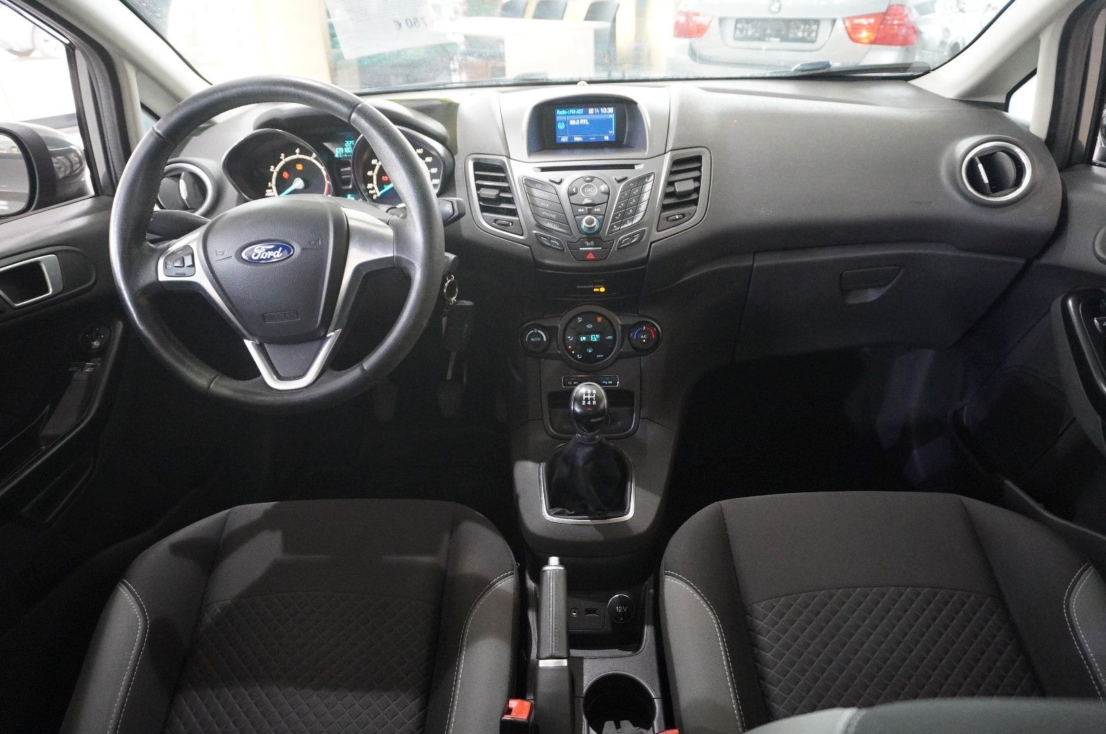 Fahrzeugabbildung Ford Fiesta 1,0 TREND 5-TÜR LED/SHZ/PDC/NEBEL/USB