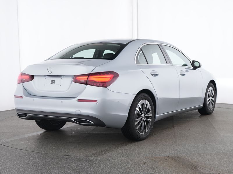 Fahrzeugabbildung Mercedes-Benz A 200 Progressive Adv.*Kamera*LED*MBUX*CarPlay*