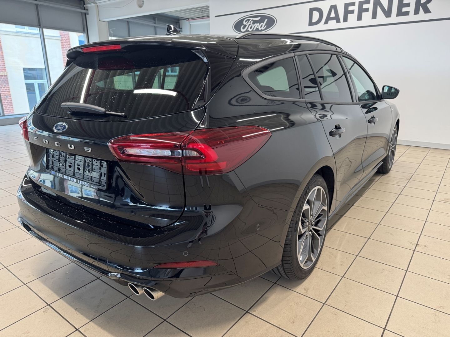Fahrzeugabbildung Ford Focus Turnier ST-Line X B&O 18'' LED ACC Kamera
