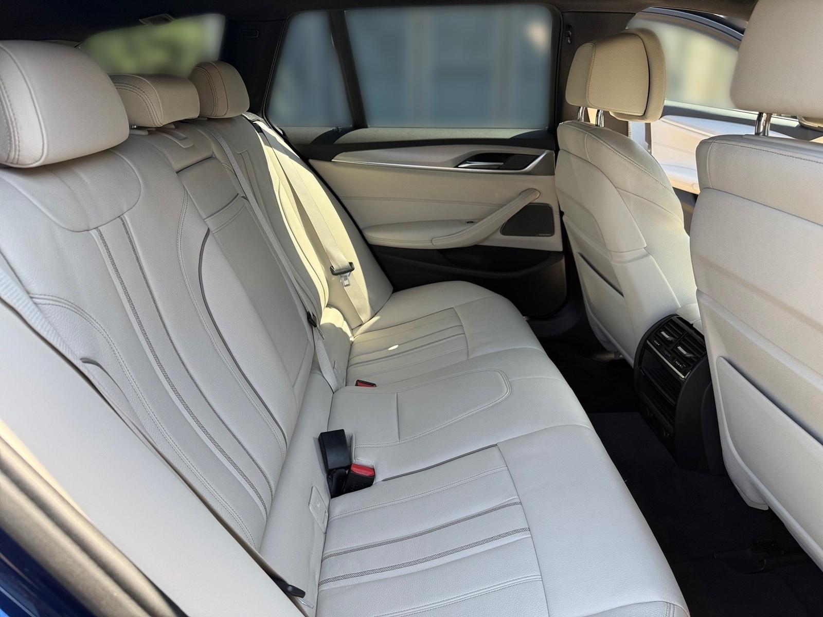 BMW 520d M SPORTPAKET+PANORAMA+AHK+MASSAGE+NIGHT VIS