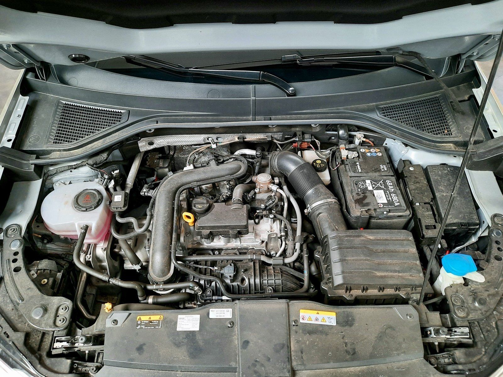 Fahrzeugabbildung Volkswagen T-Roc Move TSI *Standhzg*Cam*Navi*PDC*LED*ACC*