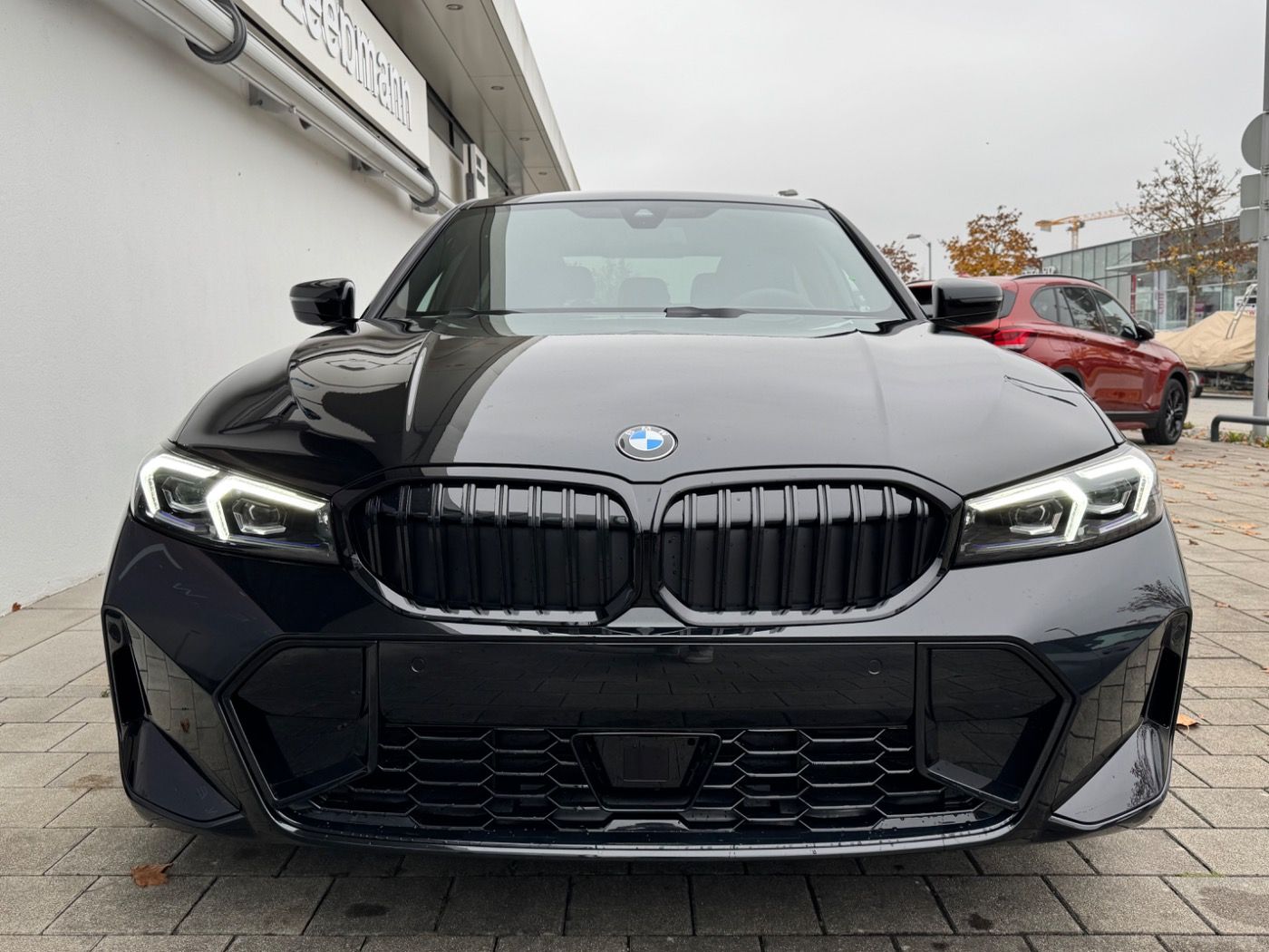 Fahrzeugabbildung BMW 320d Lim. M-Sportpaket-Pro 19-Zoll/ACC/HUD/GSD