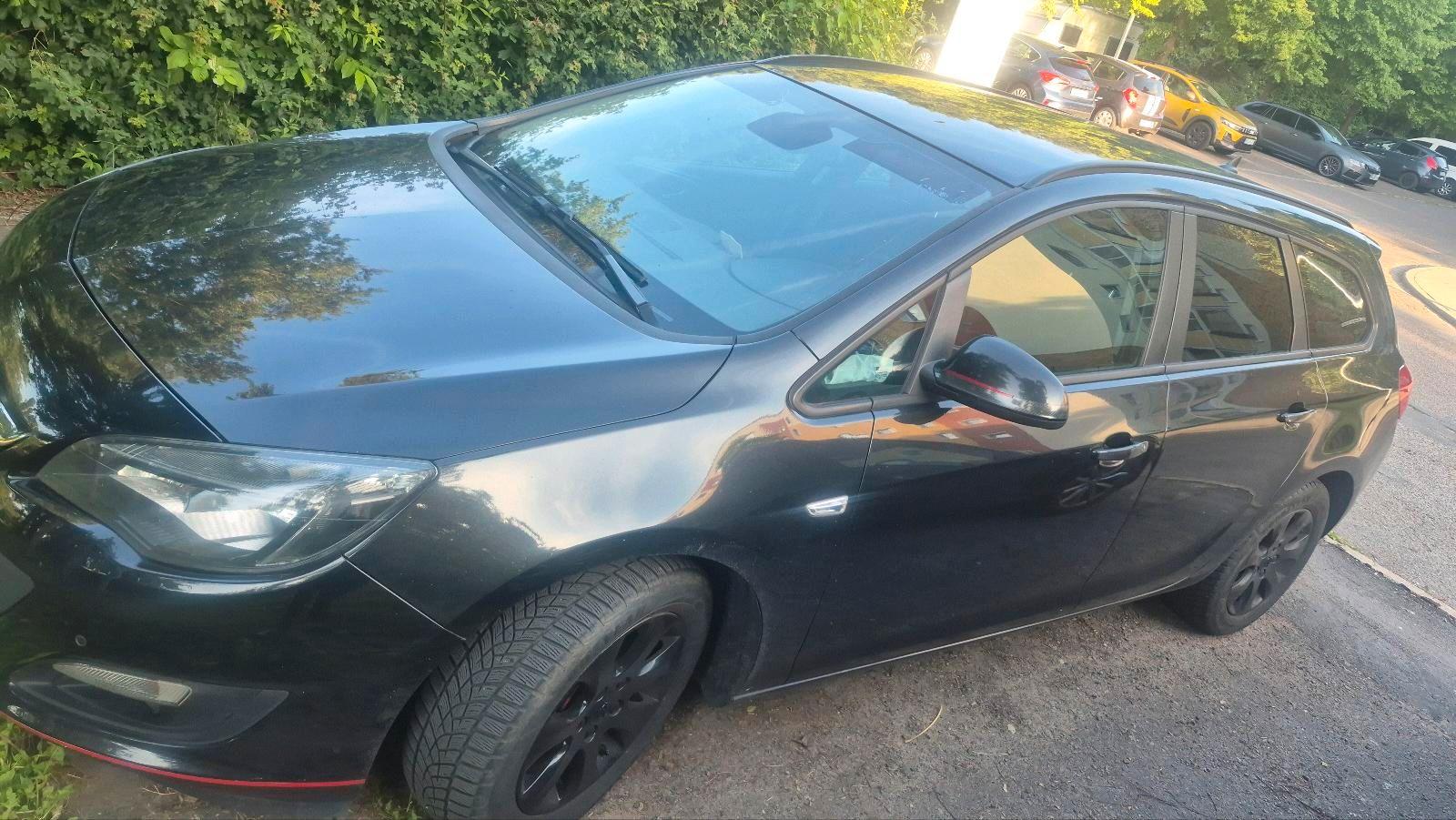 Opel Astra 2015 — rear view
