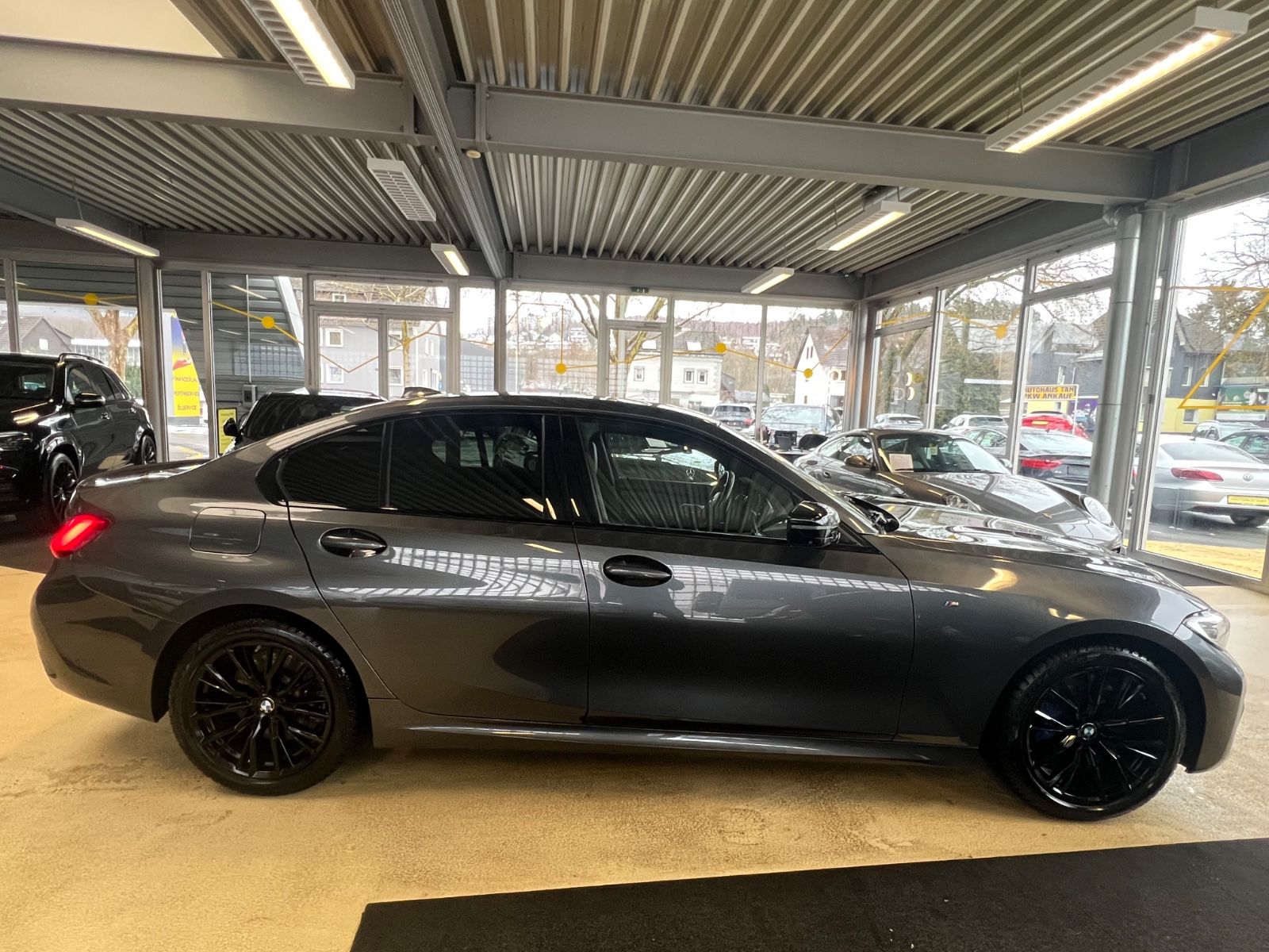 Fahrzeugabbildung BMW M340i Lim. xDrive * 1.HAND *SCHECKHEFT-BMW*360*