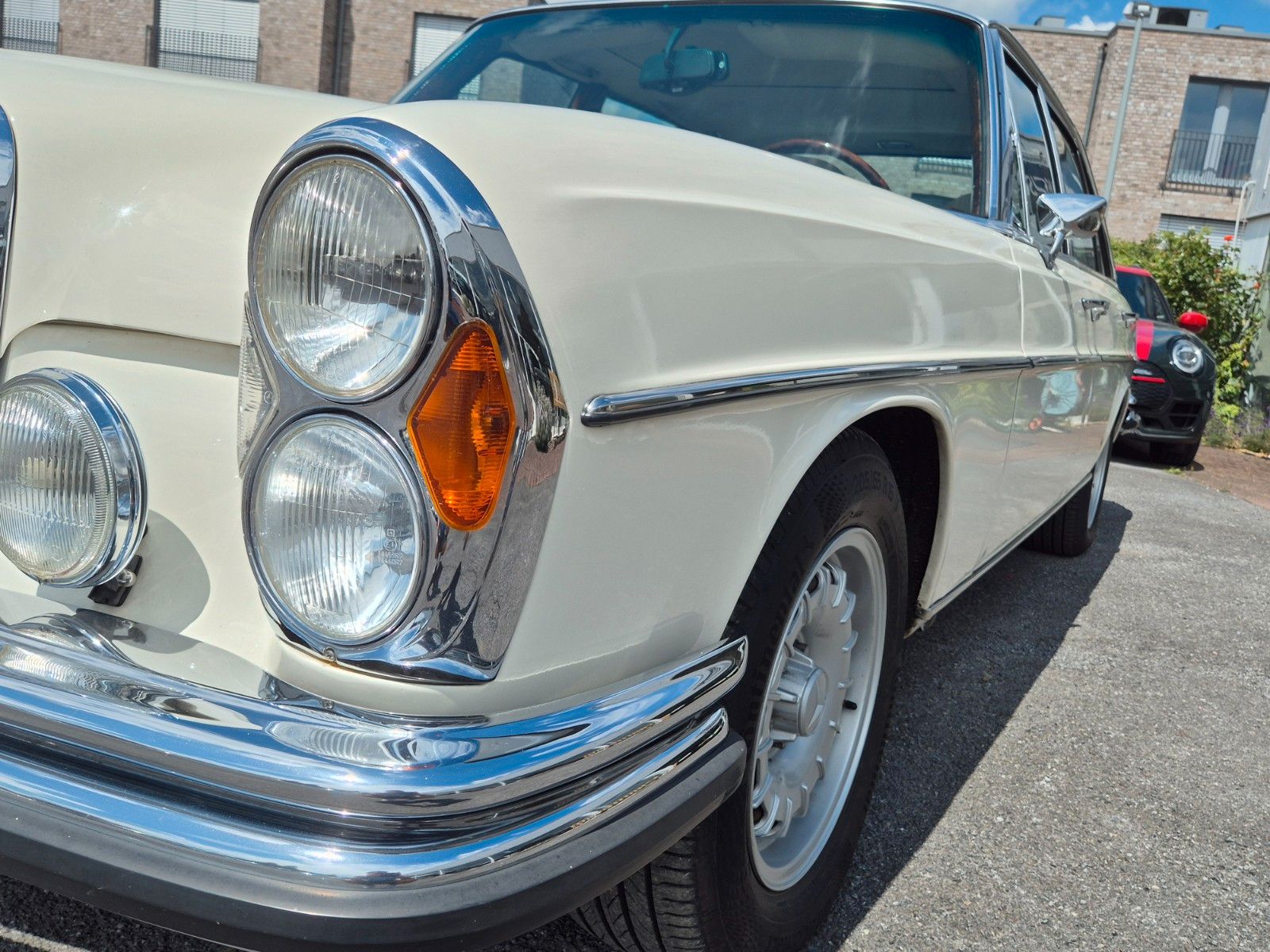 Fahrzeugabbildung Mercedes-Benz 300 SEL 6.3/Deutsch/Historie/3. Hd./WGA 62