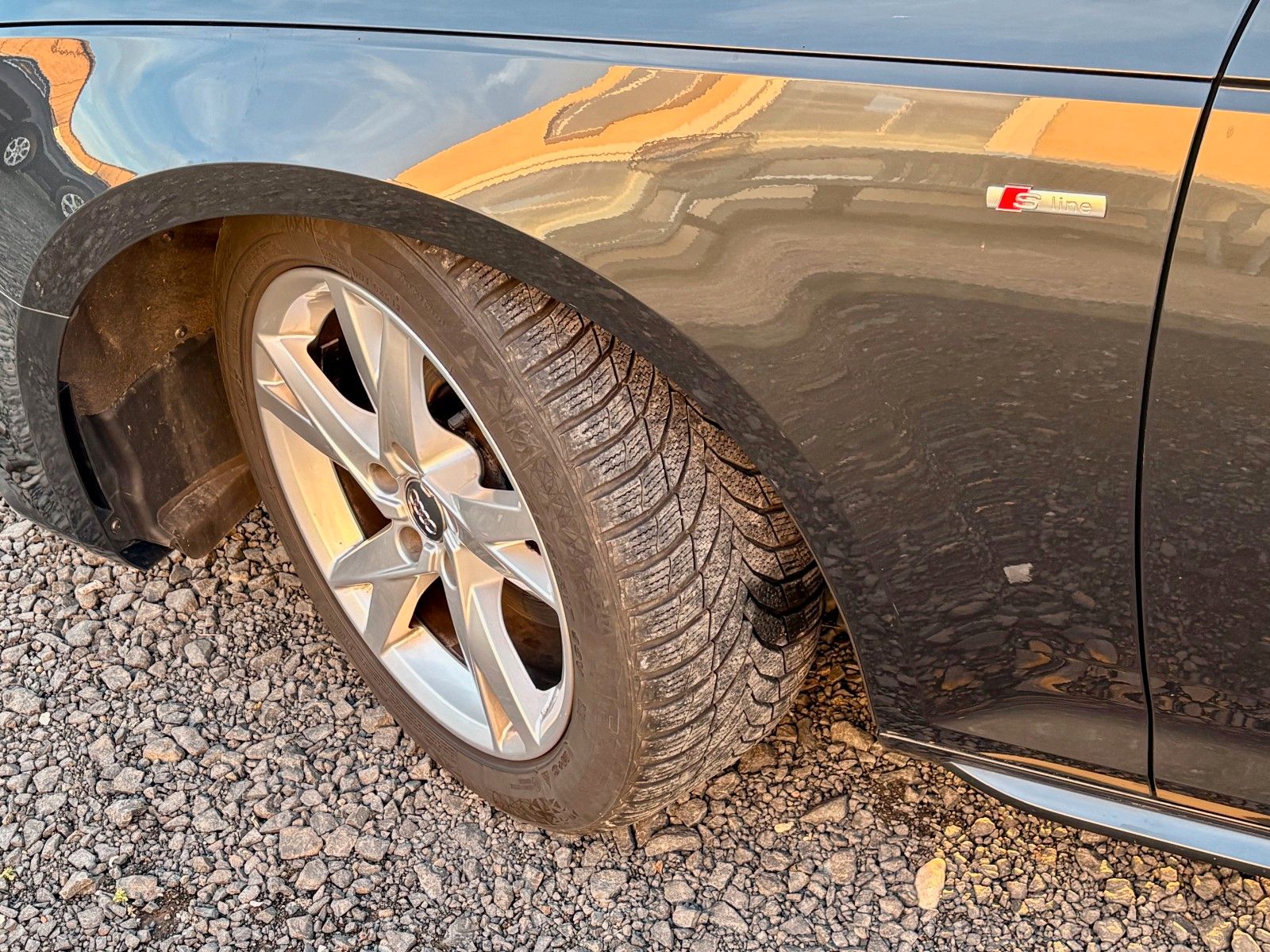 Fahrzeugabbildung Audi A4 Avant 2.0 TDI sport Navi Leder Xenon S-LINE