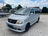 Toyota Hiace D-4D 8-Sitze AHK - Toyota Hiace von privat