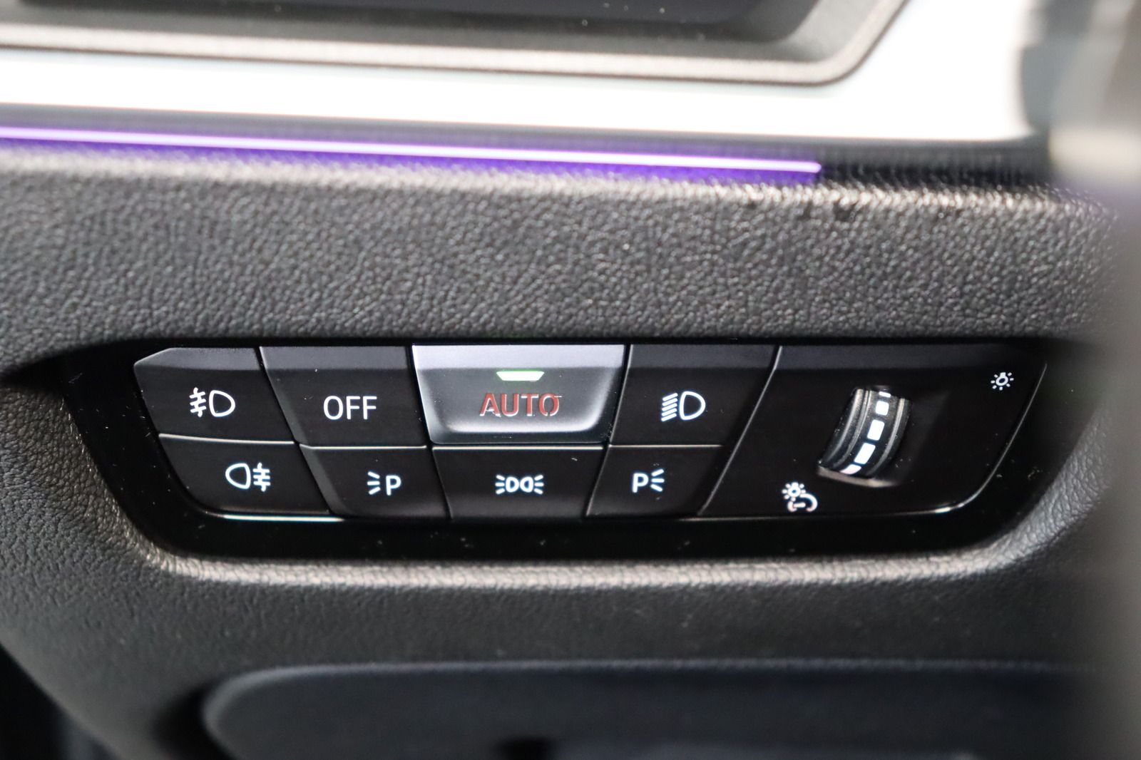 Fahrzeugabbildung BMW 320 d Touring M Sport * HUD * Pano *