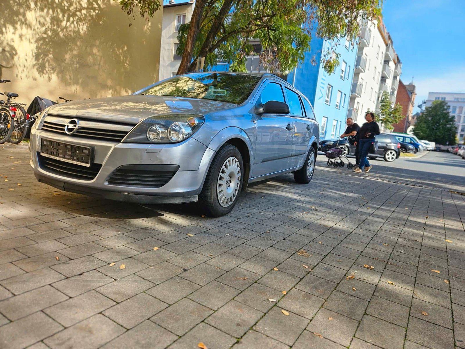 Opel Astra 2005 — rear view