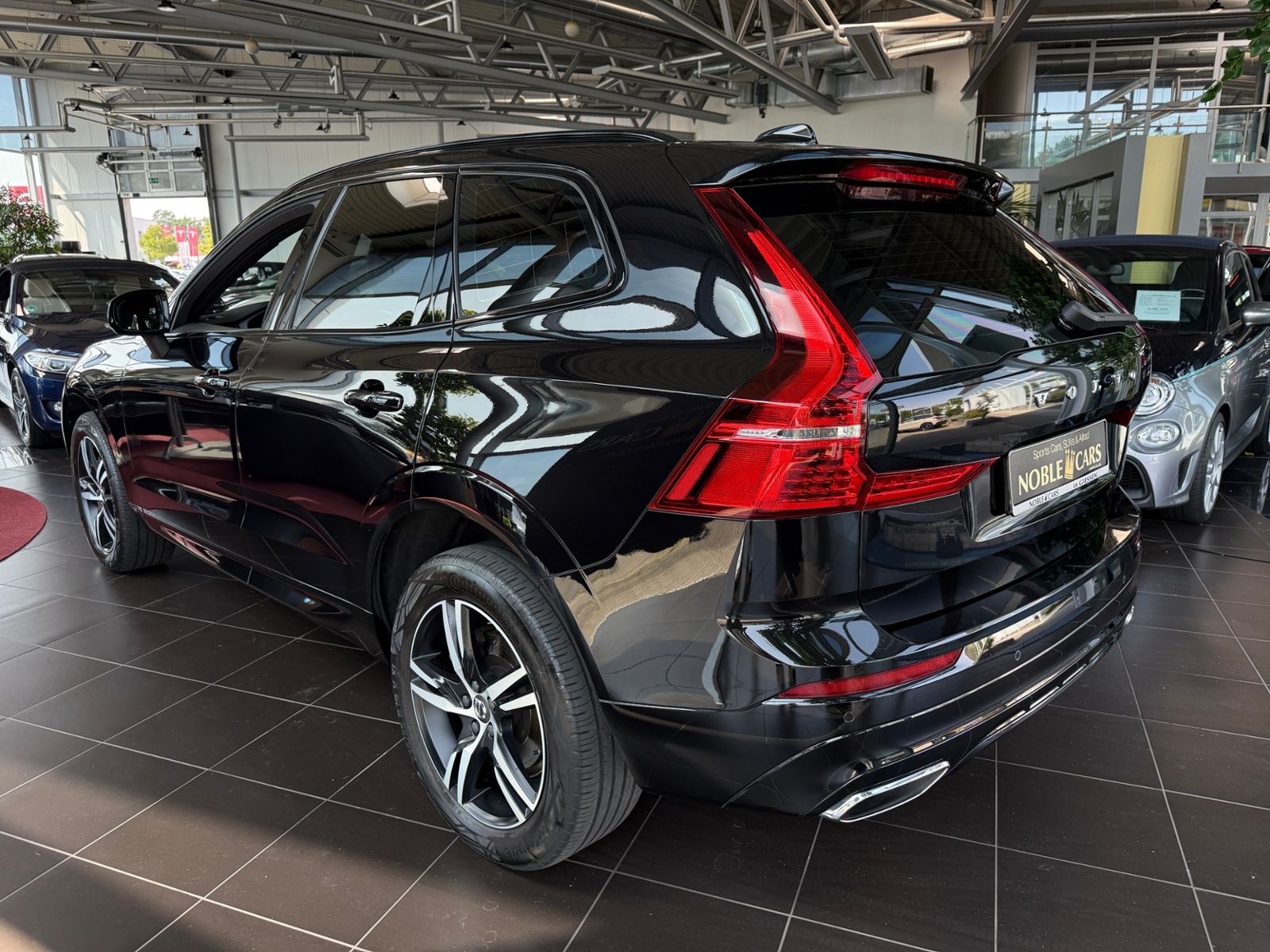 Fahrzeugabbildung Volvo XC60 R Design AWD ACC H&K 360° LED