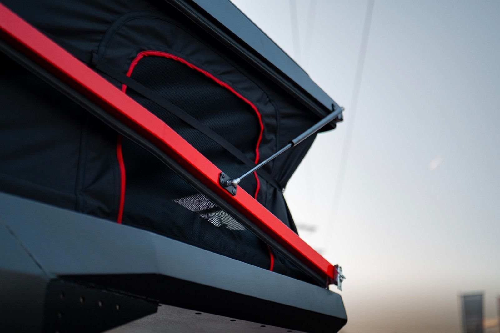 Fahrzeugabbildung Dodge RAM 5.7 V8 4x4 + DECAMP BACKPACK Camper Autark