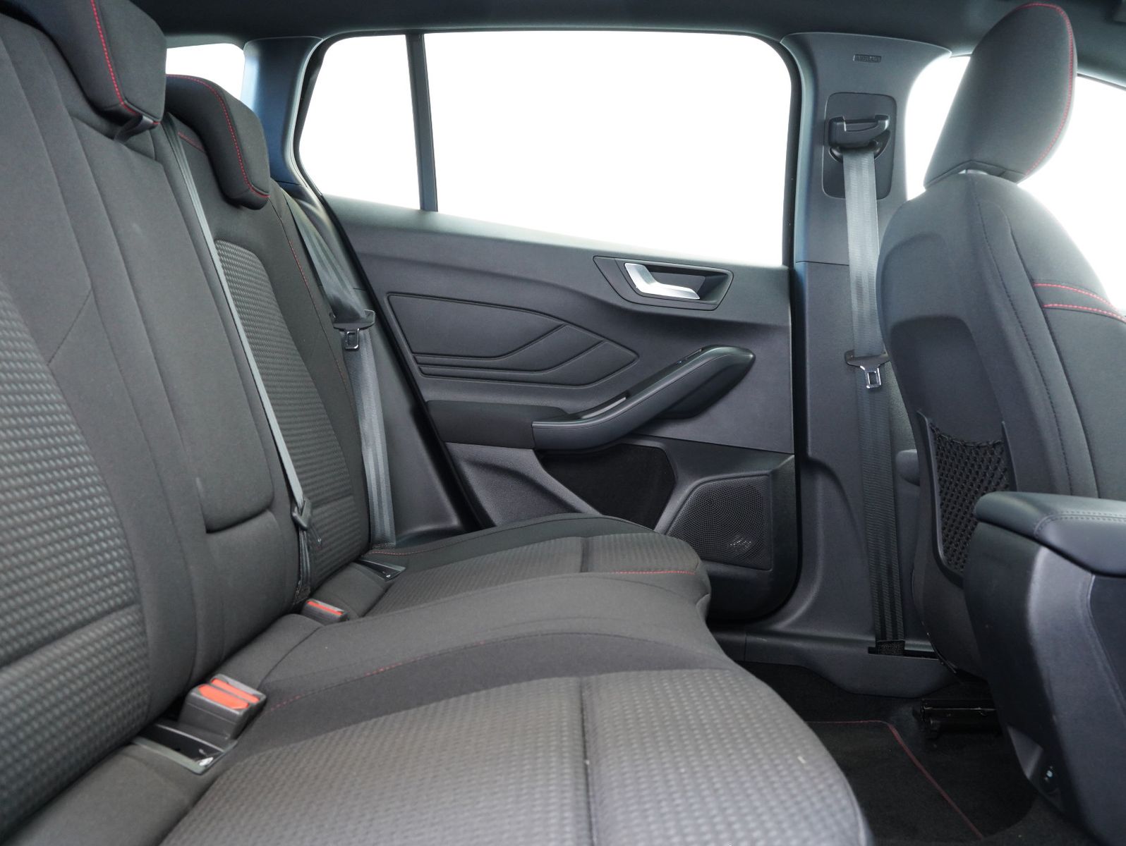 Fahrzeugabbildung Ford Focus Turnier ST-Line X 1.0 EcoBoost Mild-Hybrid