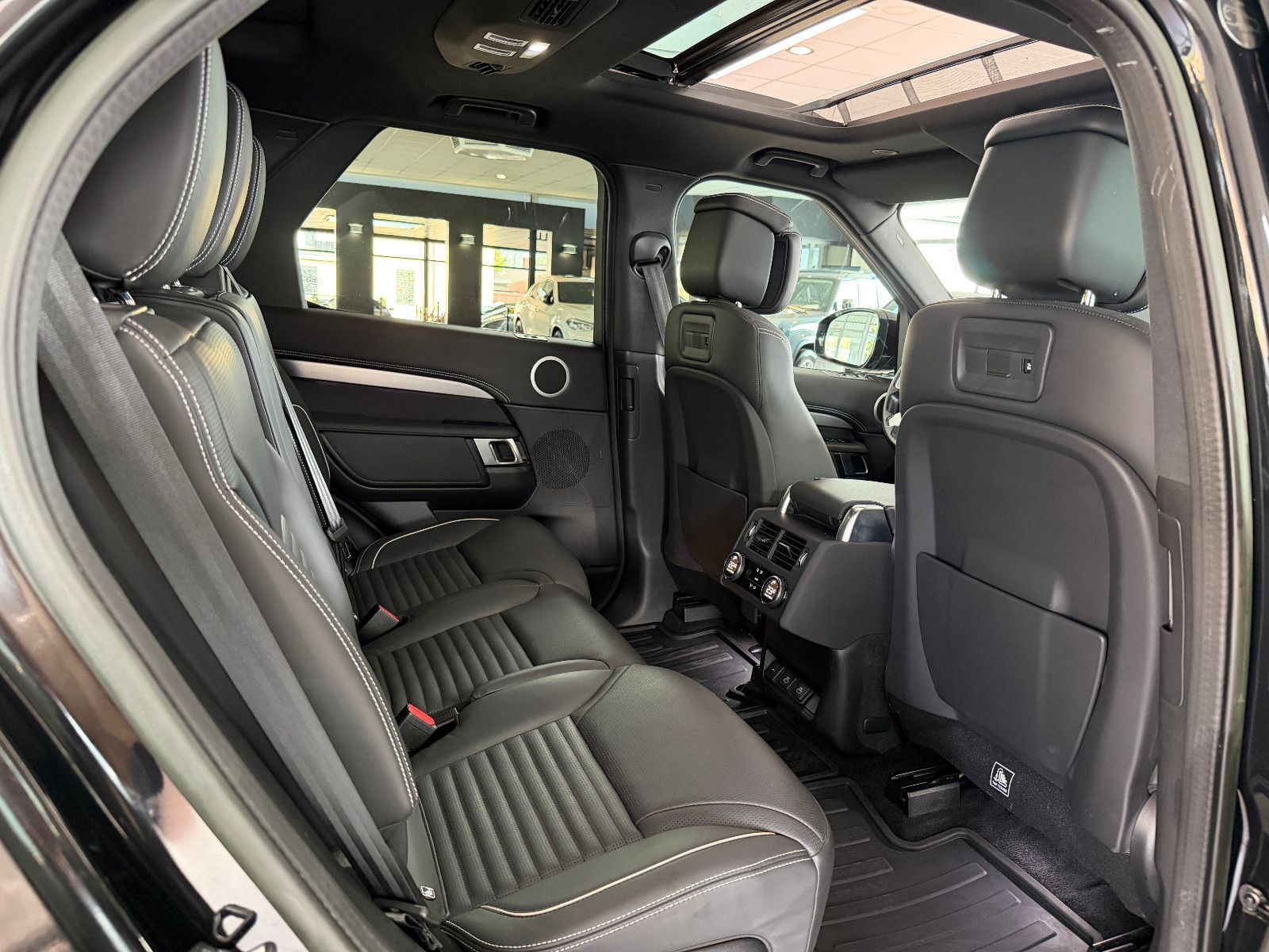 Fahrzeugabbildung Land Rover Discovery 5 R-Dynamic HSE D250 c AWD/PANO/MEMORY
