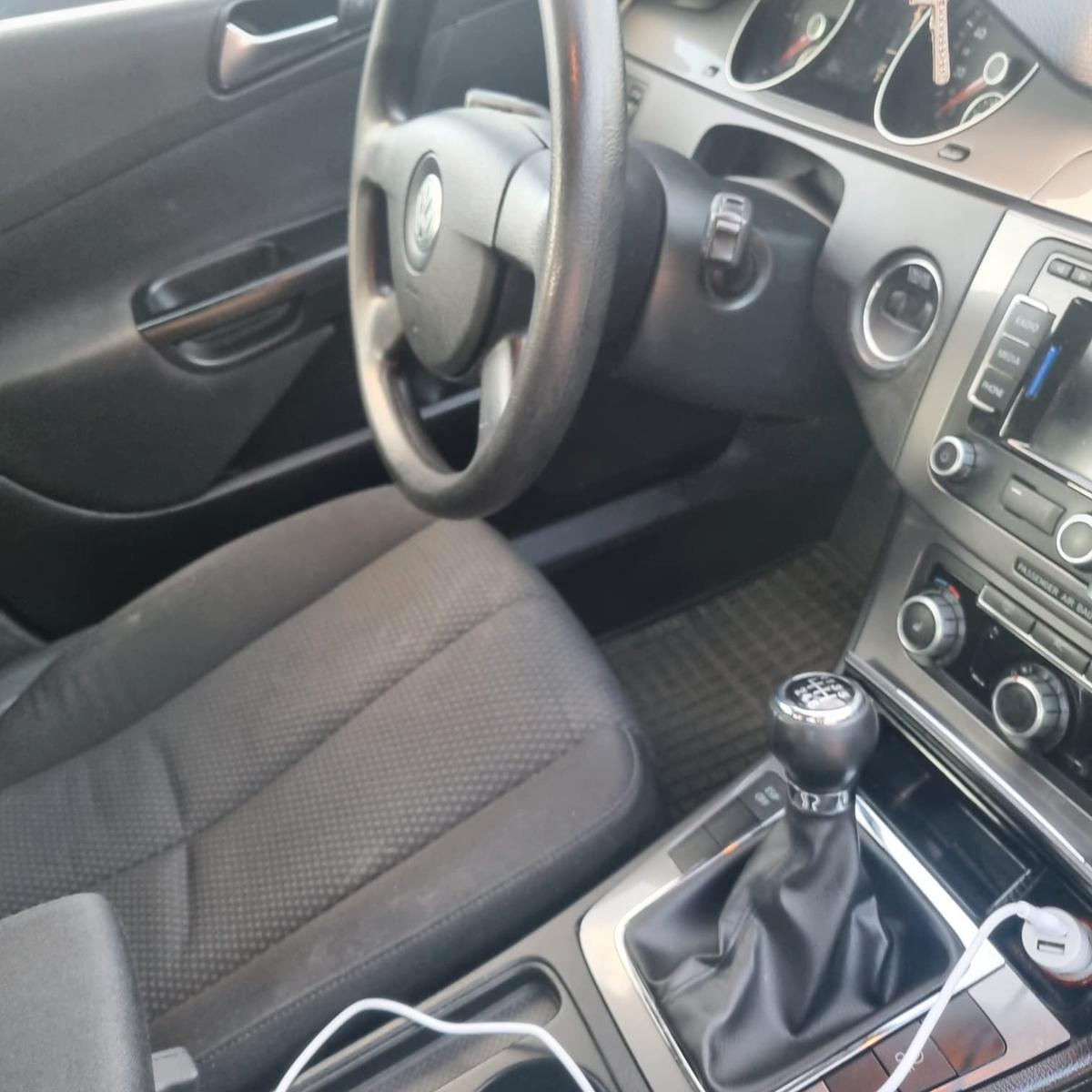 Volkswagen Passat 2010 — photo 11