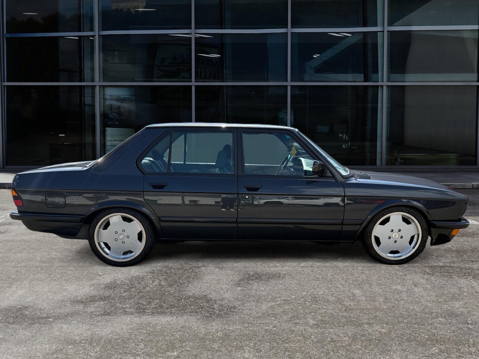 Fahrzeugabbildung BMW 535i