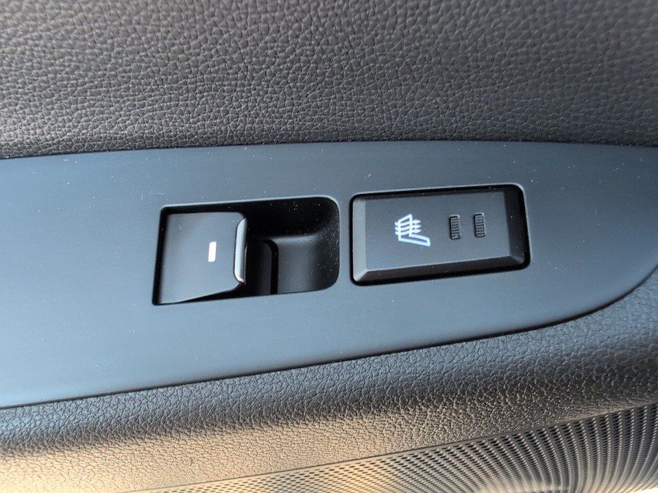 Fahrzeugabbildung Hyundai TUCSON 1.6T 4WD PREMIUM GARANTIE NAVI+KAM+4xSHZ+