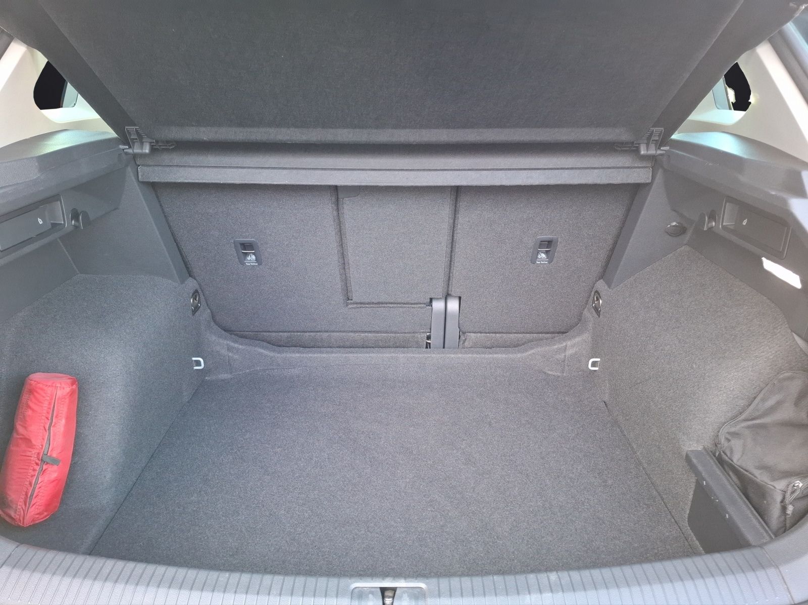 Fahrzeugabbildung Volkswagen Tiguan TSI Active DSG LED Navi ACC RFK SH 18"