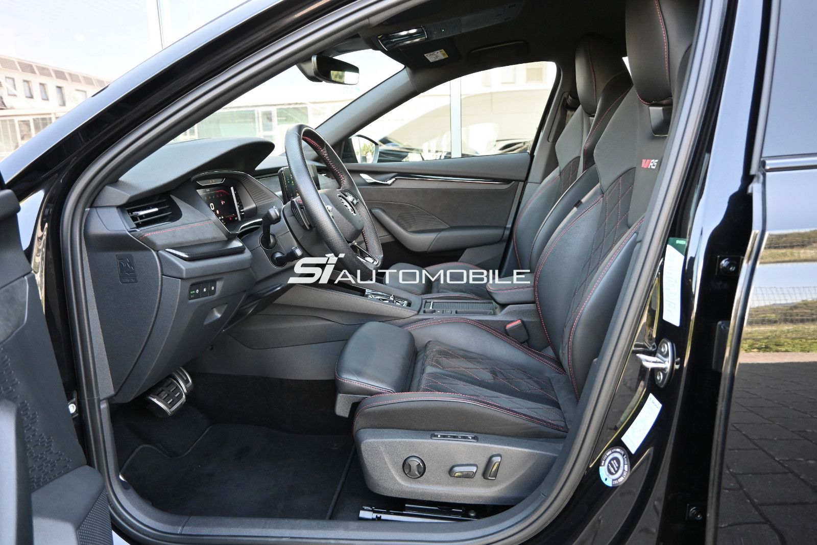 Fahrzeugabbildung SKODA Octavia 2.0 TDI DSG 4x4 RS Combi °AHK°STHZ°DCC°